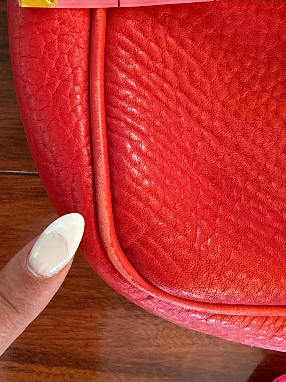 Vintage Dooney & Bourke Red Pebbled Leather Turn-Lock Crossbody - Picture 11 of 13